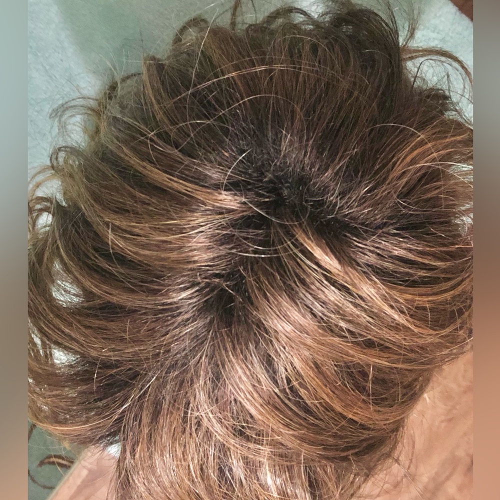 Toni Brattin wig - Chic Short Brown w blonde highlights - Picture 5 of 6